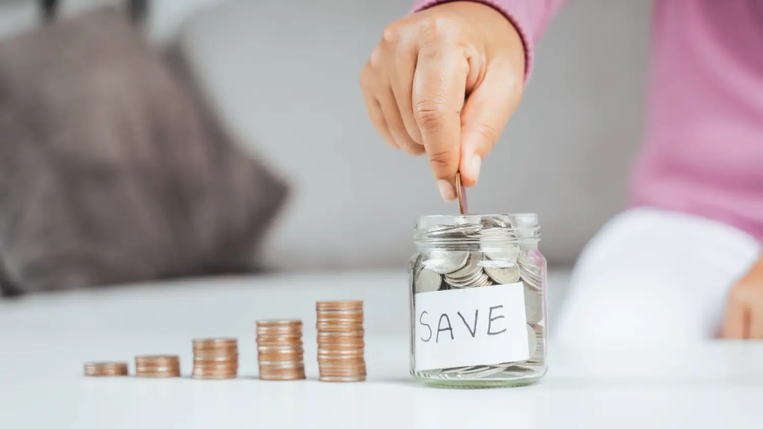 You are currently viewing Frugal Living How Small Lifestyle Changes Save Thousands Annually