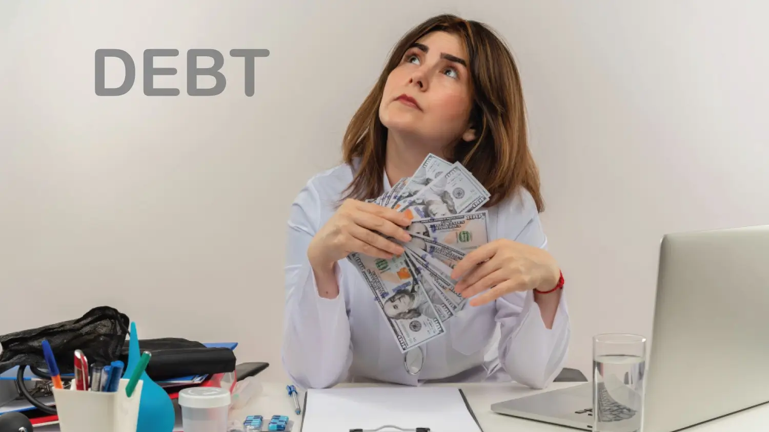 You are currently viewing Smart Ways to Manage Debt Without Stress